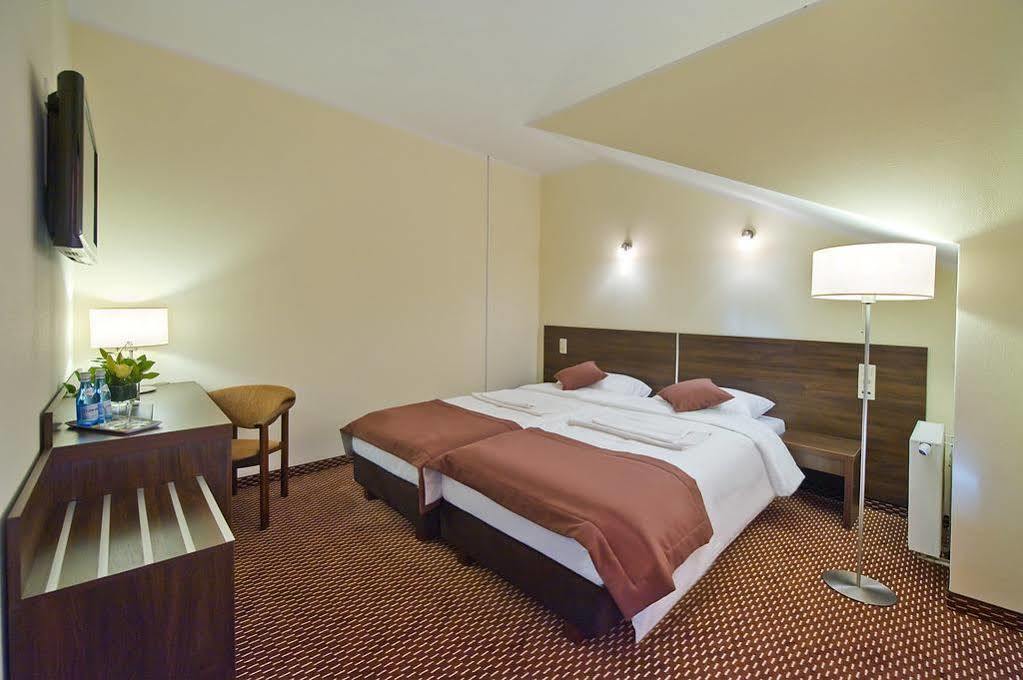 Hotel Cztery Brzozy Gdansk Kowale Kowale  Екстериор снимка